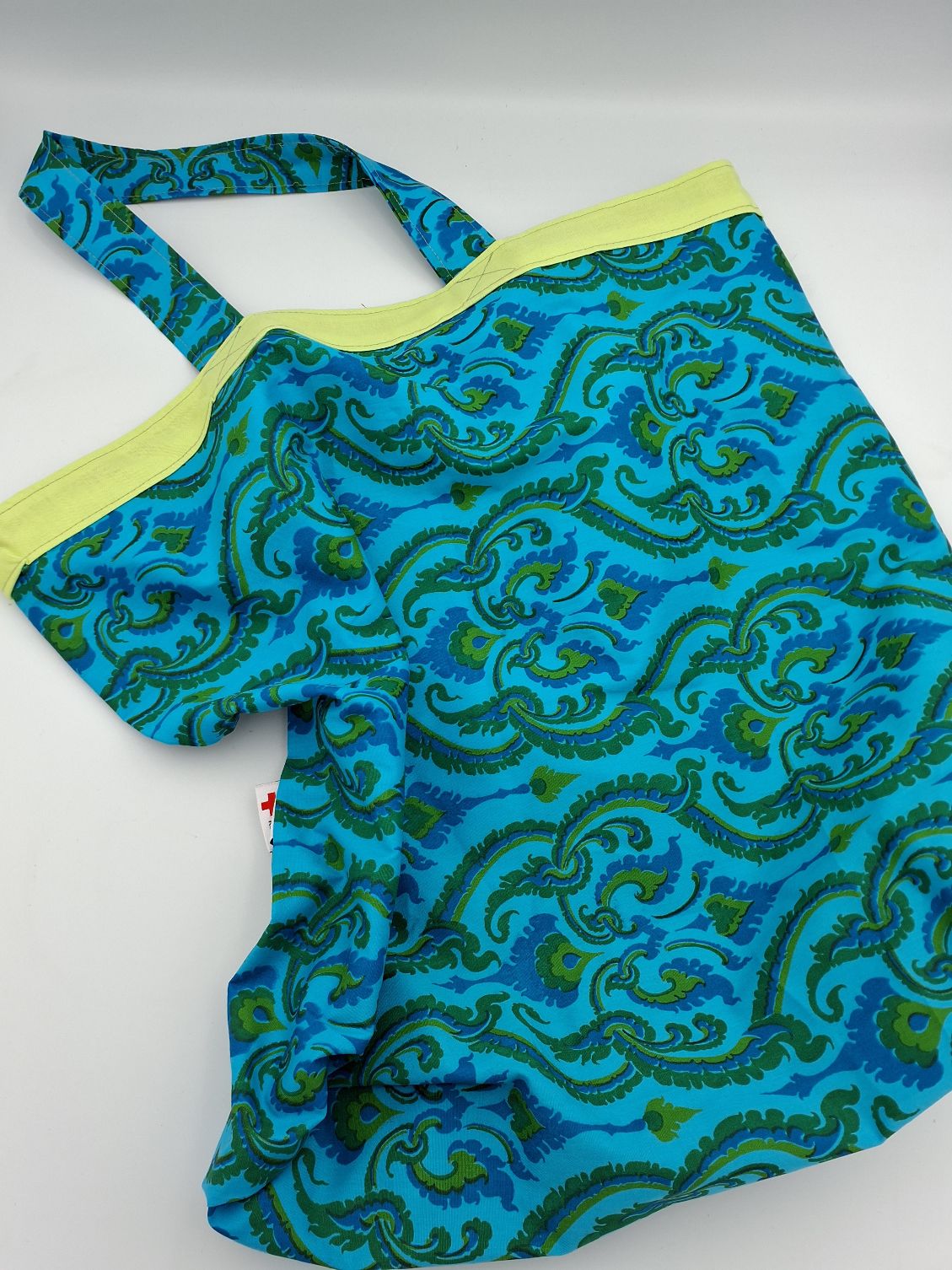 Røde Kors net i turkis mønster